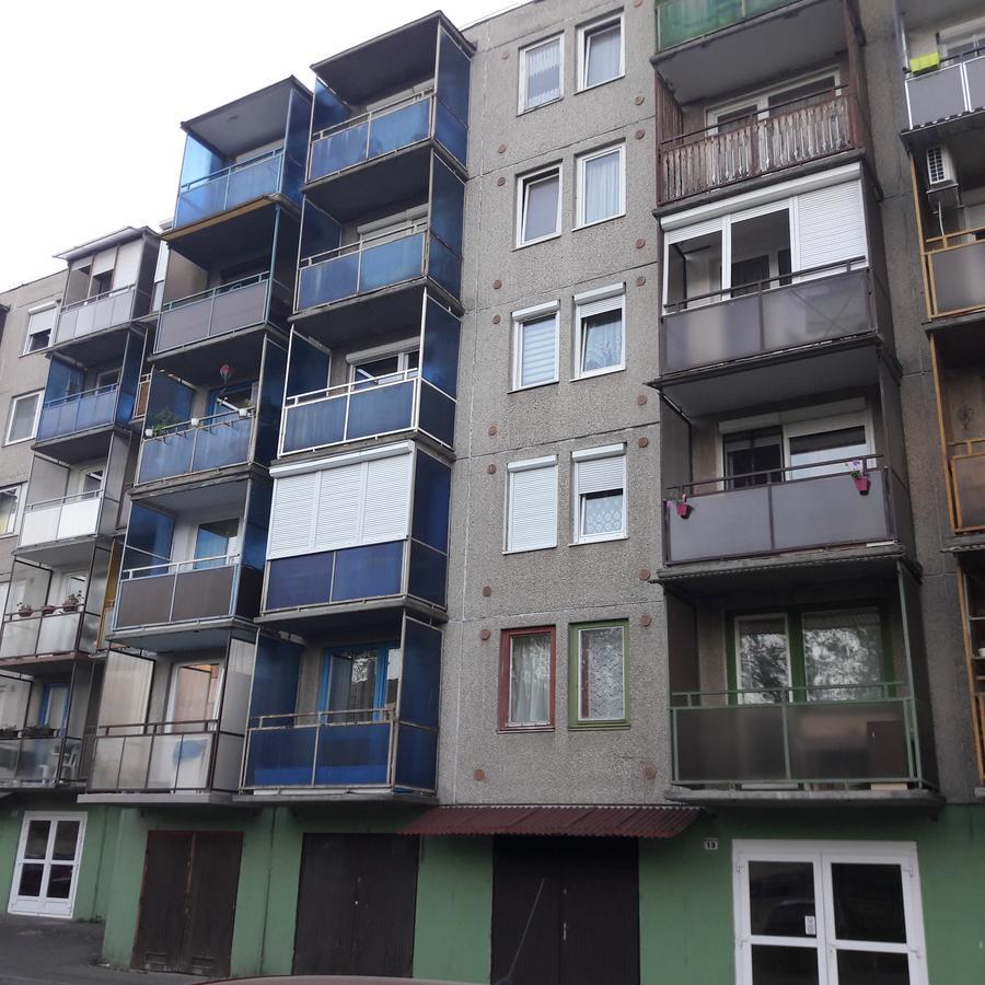 Studio 18 Apartman Kazincbarcika Luaran gambar