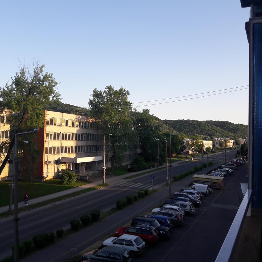 Studio 18 Apartman Kazincbarcika Luaran gambar